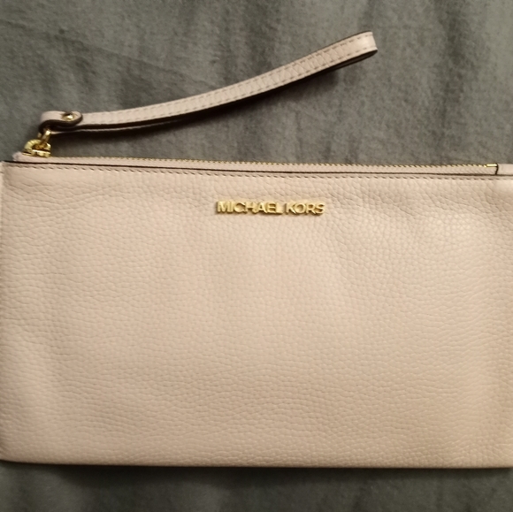 Michael Kors- large zipper clutch wristlet leather - Picture 3 of 4
